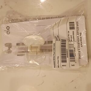 Alo 90's White Pearl Claw Clip